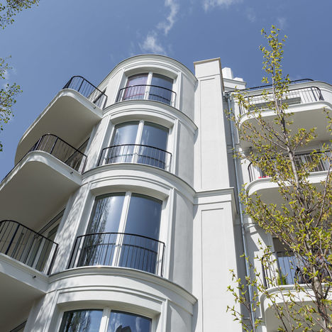 ENTREE Fassade Westkurve