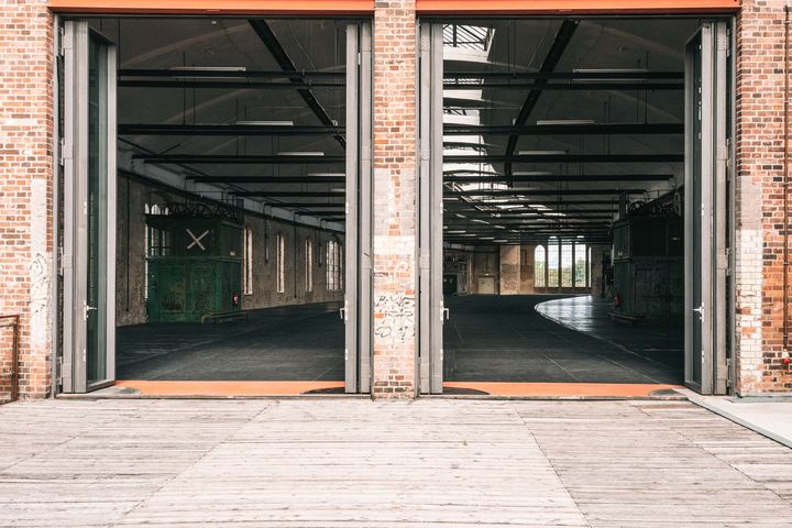 POSTBAHNHOF AM OSTBAHNHOF Eingang Haupthalle