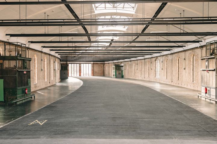 POSTBAHNHOF AM OSTBAHNHOF Haupthalle
